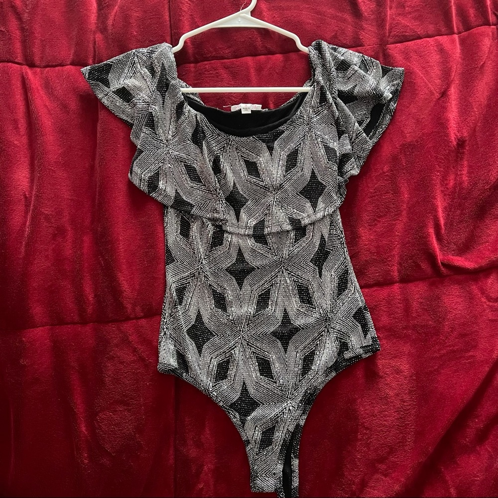 A’gaci Off the shoulder shiny bodysuit